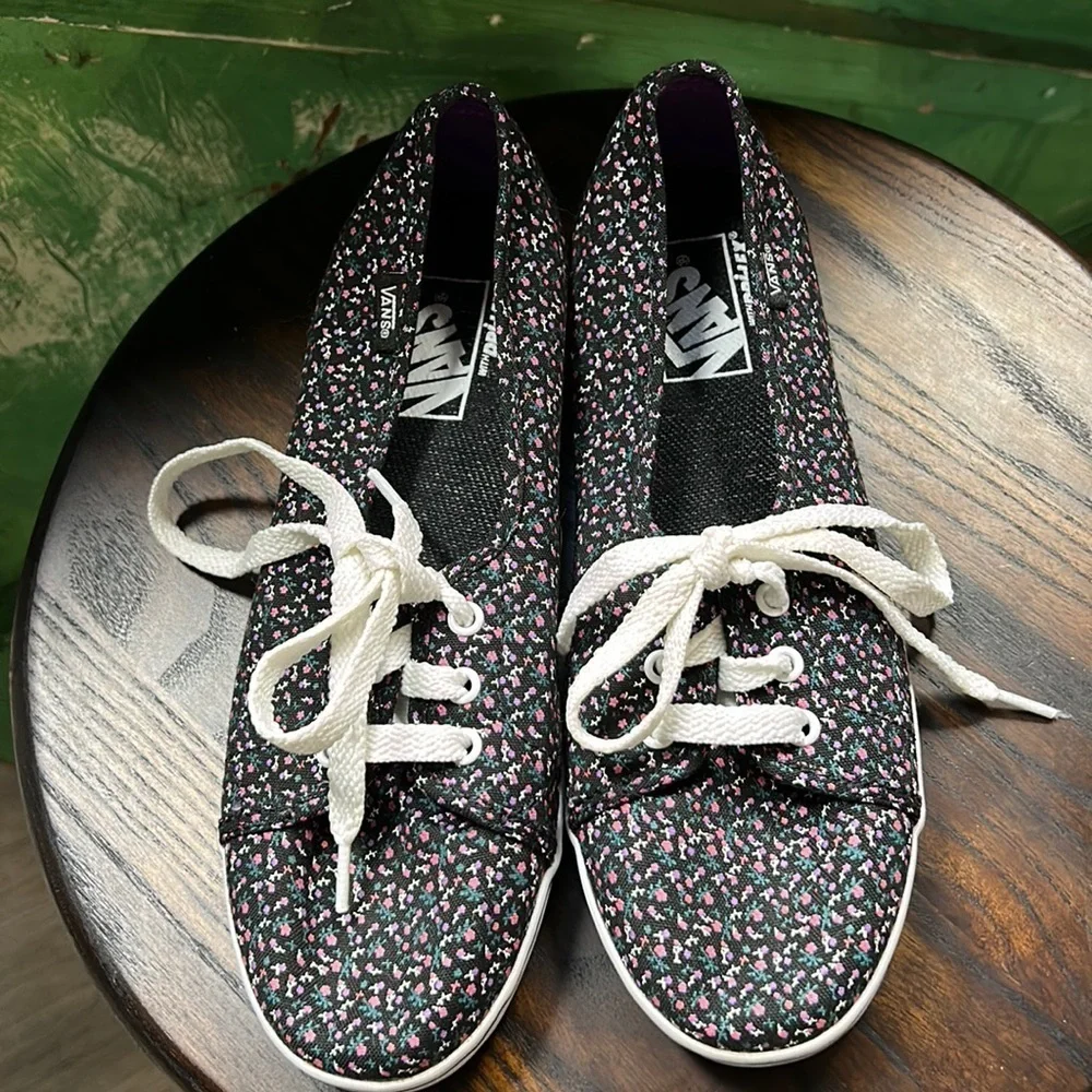 Vans Ditzy Floral sneakers size 6